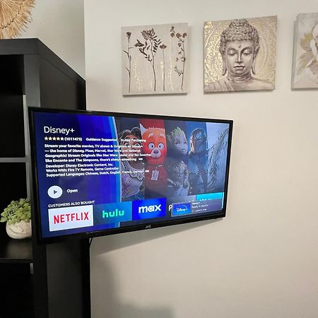 Modern Double Room With Fire Tv Londra Exterior foto